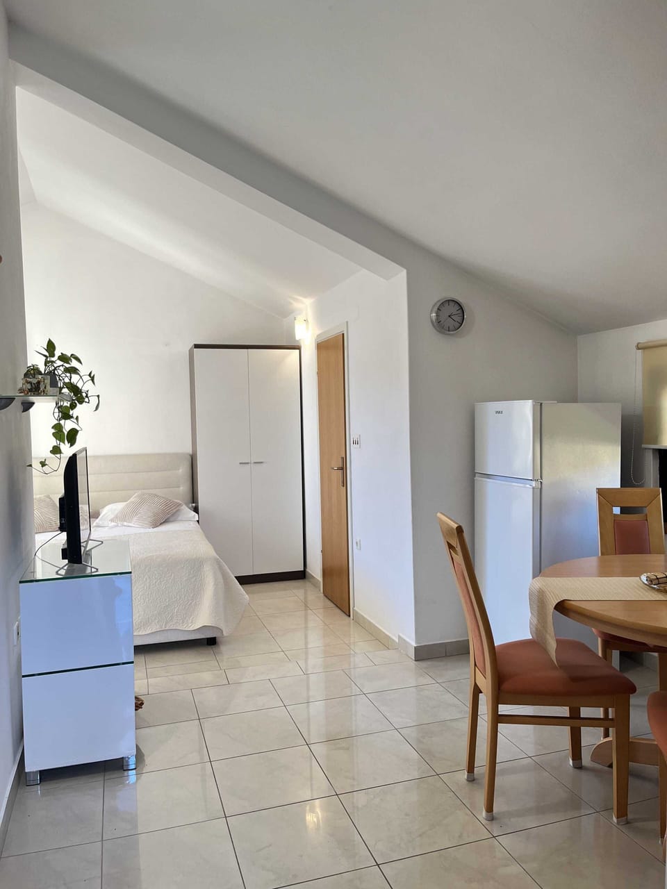 Studio (Studio Apartment with Balcony and Sea) | Private kitchen | Fridge