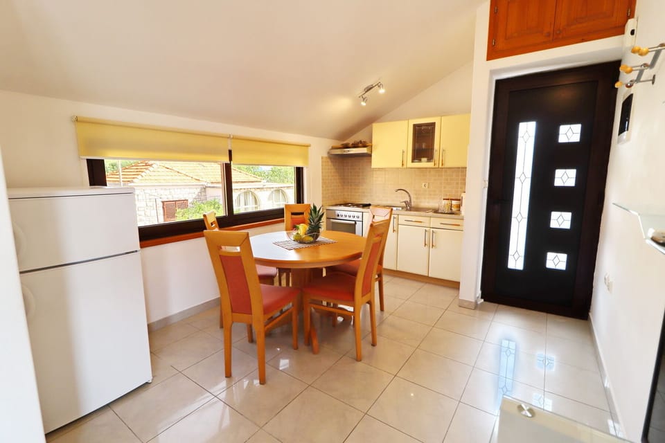 Studio (Studio Apartment with Balcony and Sea) | Living room | TV