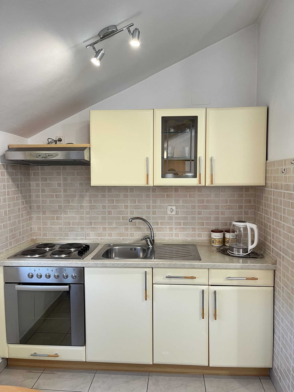 Studio (Studio Apartment with Balcony and Sea) | Private kitchen | Fridge