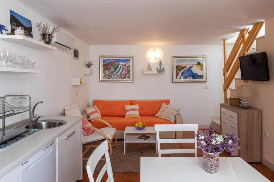 House (Duplex Two Bedroom) | Private kitchen | Fridge, microwave, stovetop, coffee/tea maker