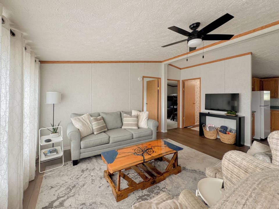 Living Area w/ Sleeper Sofa