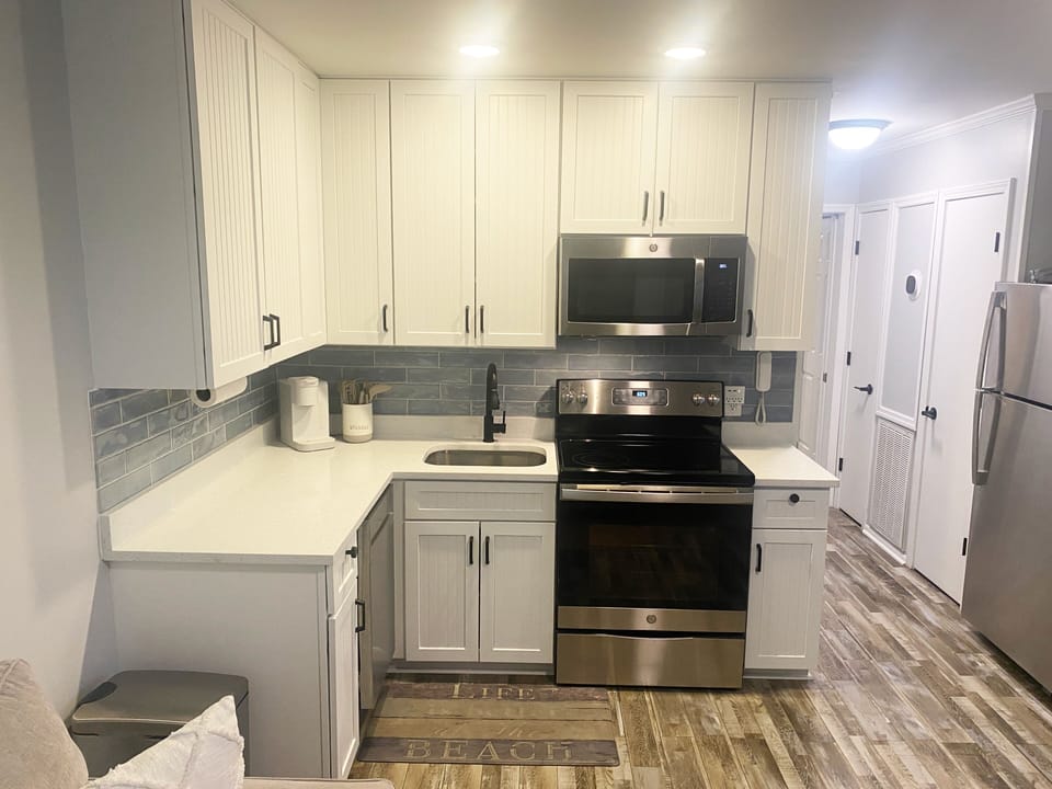Full kitchen