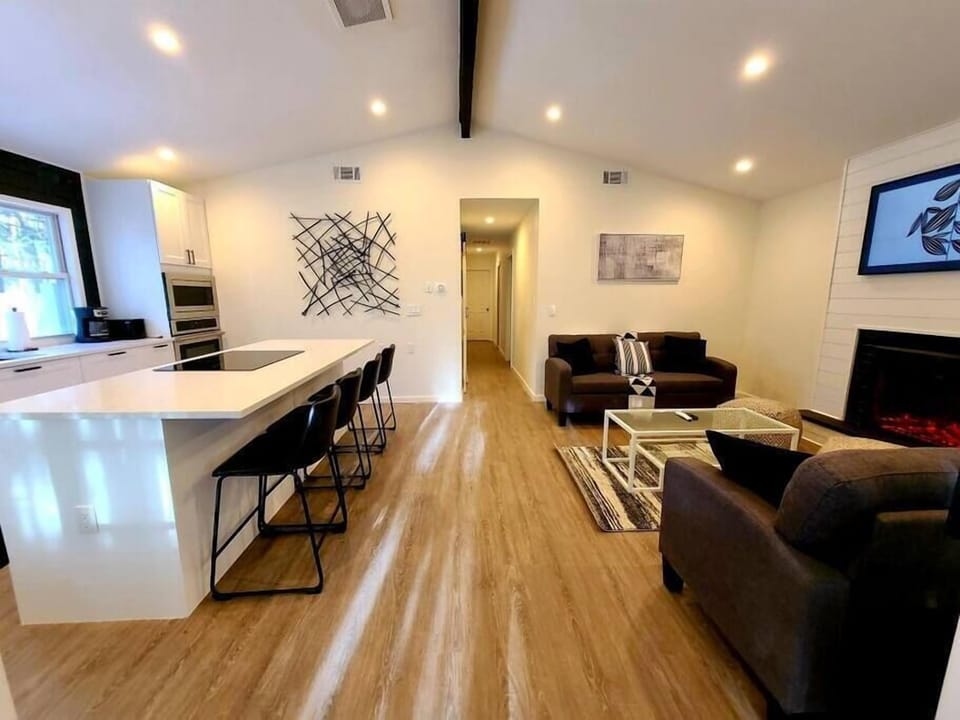 Kitchen/Living room combo (1)