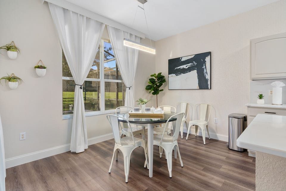Breakfast nook for 4
