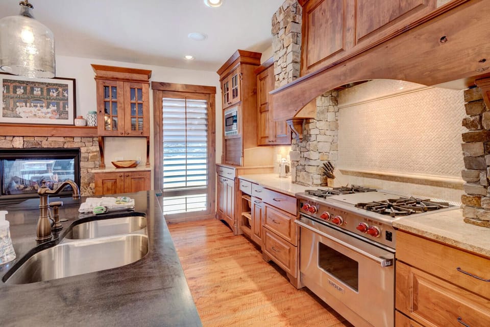 Full equipped chef's kitchen with high end appliances
