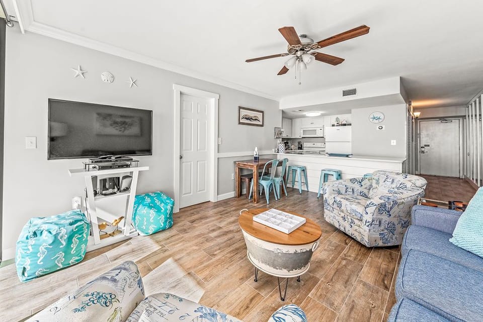 Cozy Open Plan Living Area with Plenty of Seating