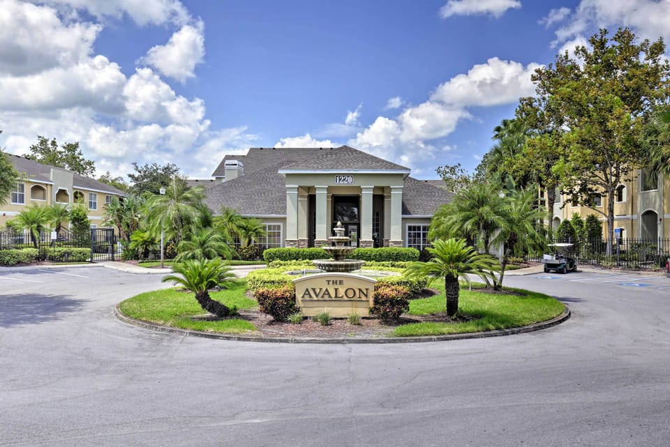 Clubhouse with pool, gym, mailbox & restrooms.