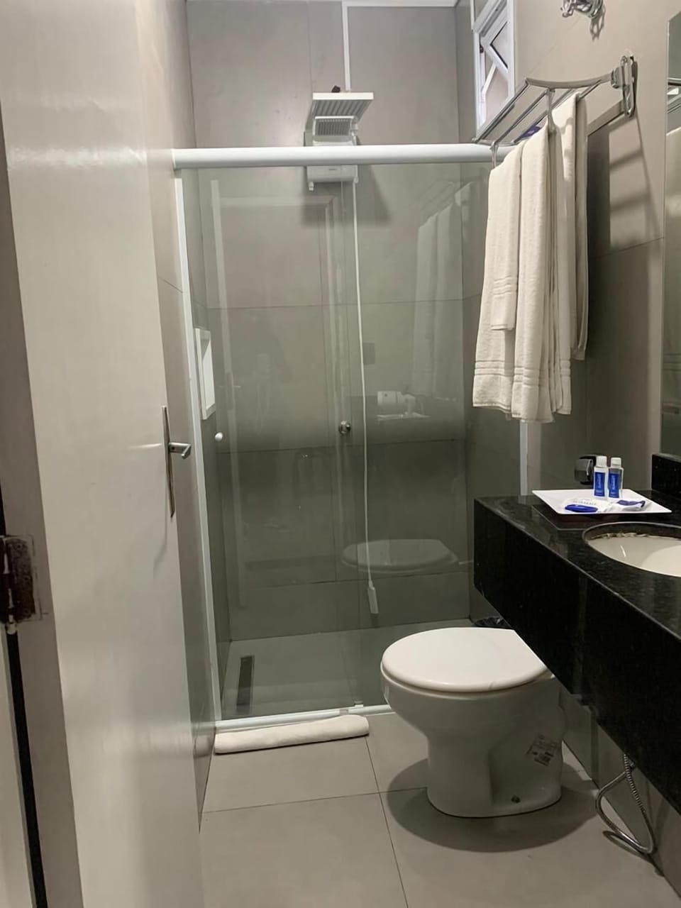 Deluxe Double Room | Bathroom | Shower, towels