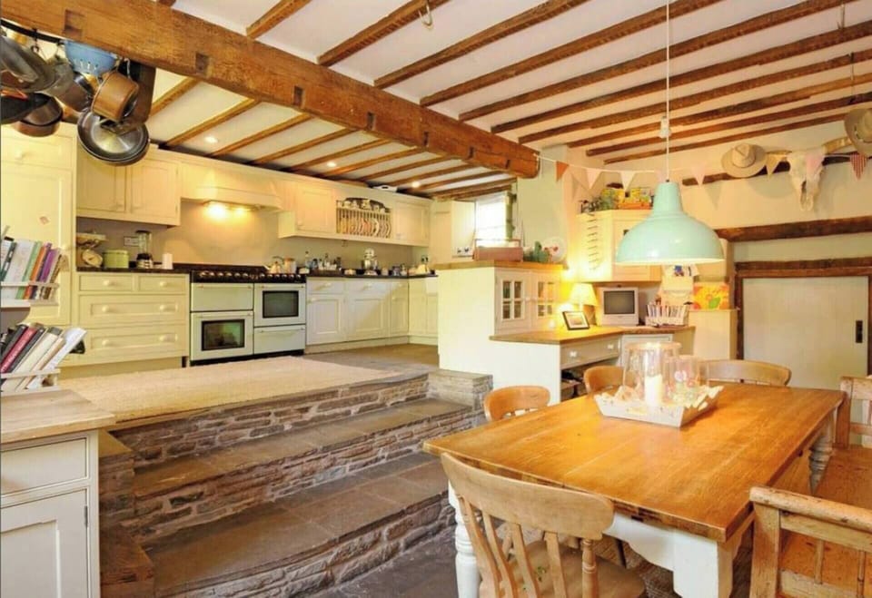 House | Private kitchen | Fridge, oven, stovetop, electric kettle
