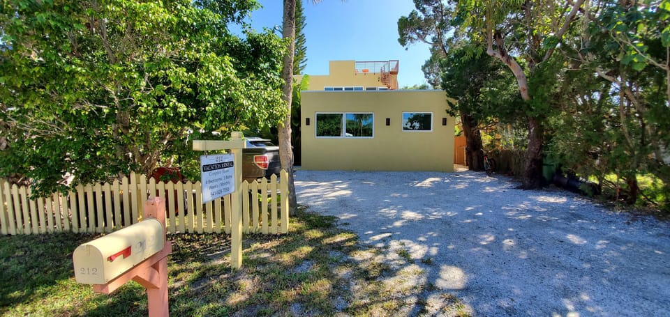 Lido Lux spectacular rooftop view of your  two minute walk to the  beach