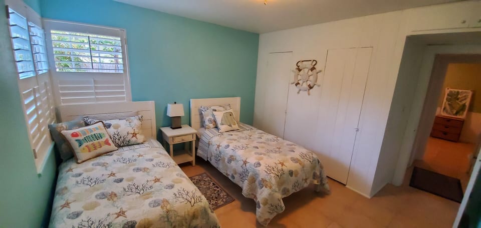 Twin bed room great for kids
