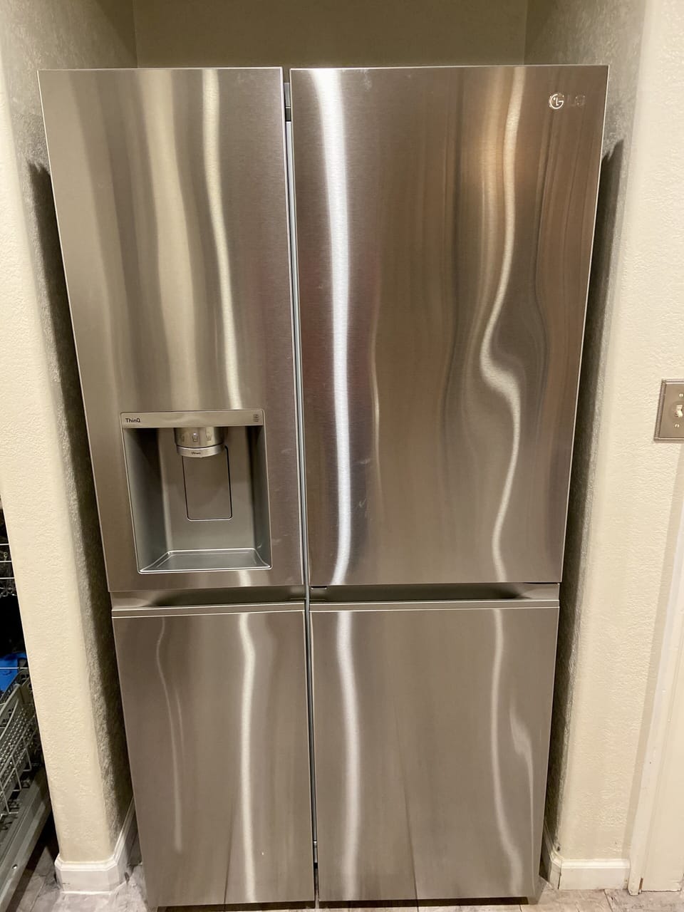 Super capacity refrigerator 30 ft.³ of storage with two ice makers