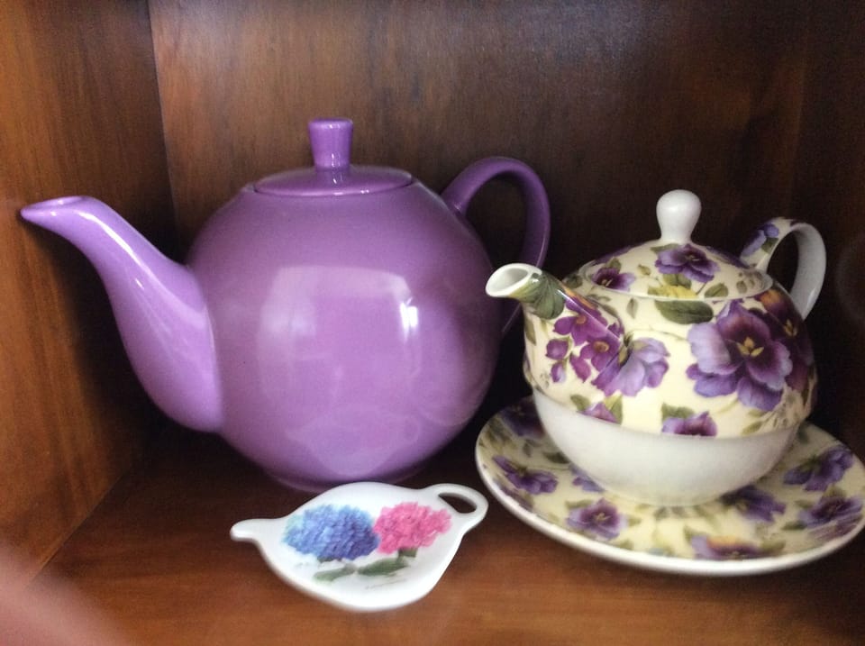 teapots and green leaf tea supplied
