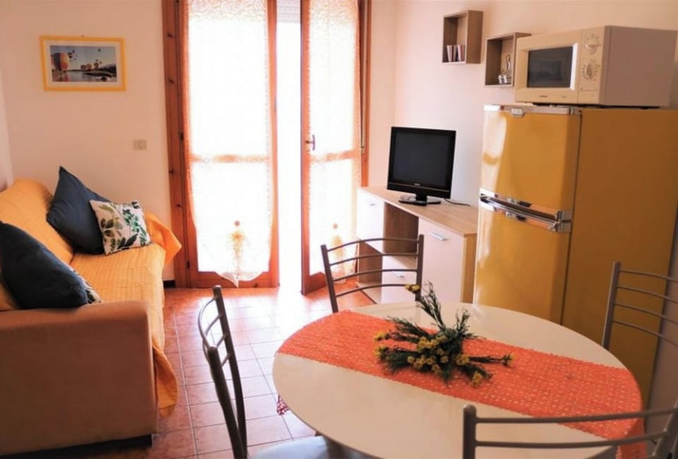 Apartment, 1 Bedroom, Balcony, City View | Lounge