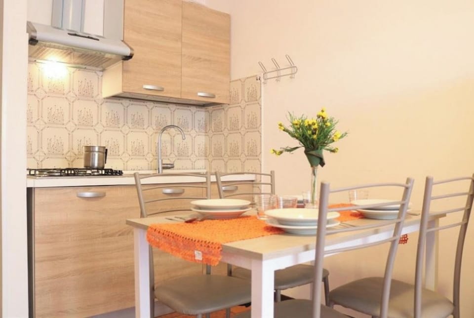 Apartment, 1 Bedroom, Balcony, City View | Dining room