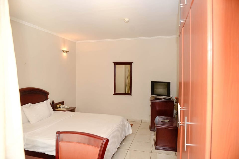 Room, 1 Bedroom, Accessible, Smoking | 1 bedroom, bed sheets