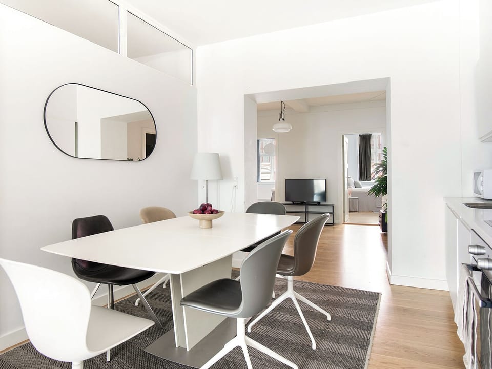 Apartment, 3 Bedrooms, Balcony, City View | Dining room