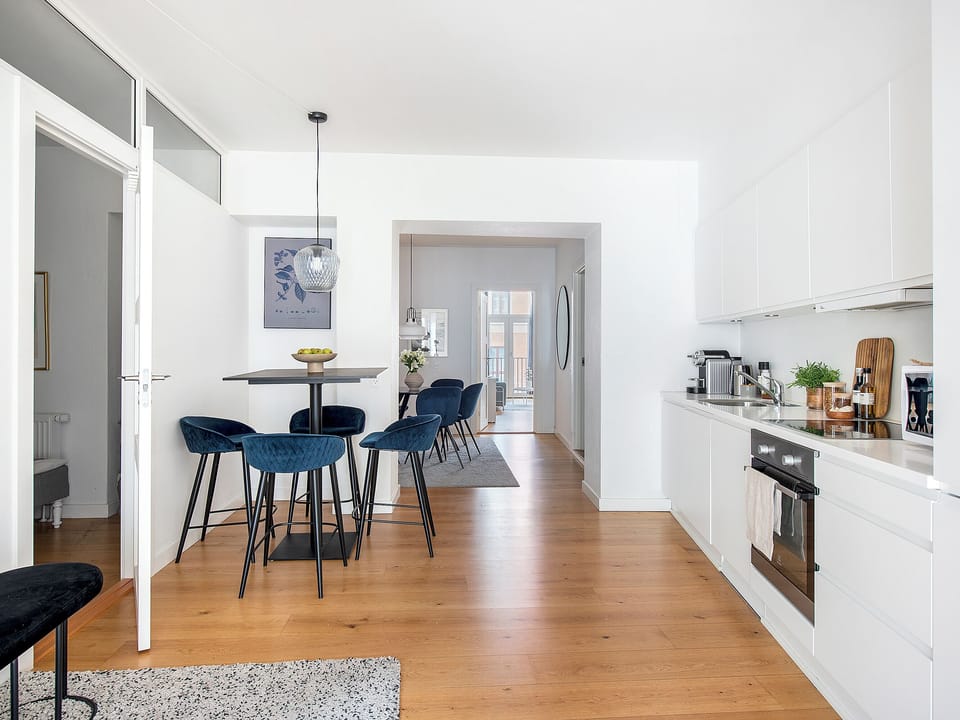 Apartment, 3 Bedrooms, Balcony, City View | Interior