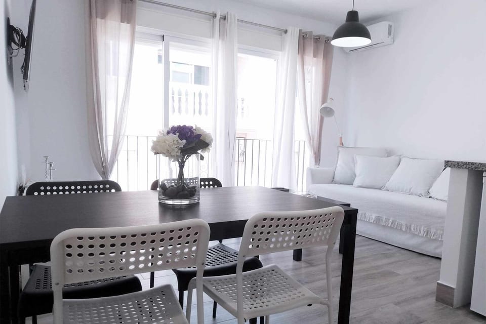 TV and multimedia,Living room,Dining area,Quiet street view