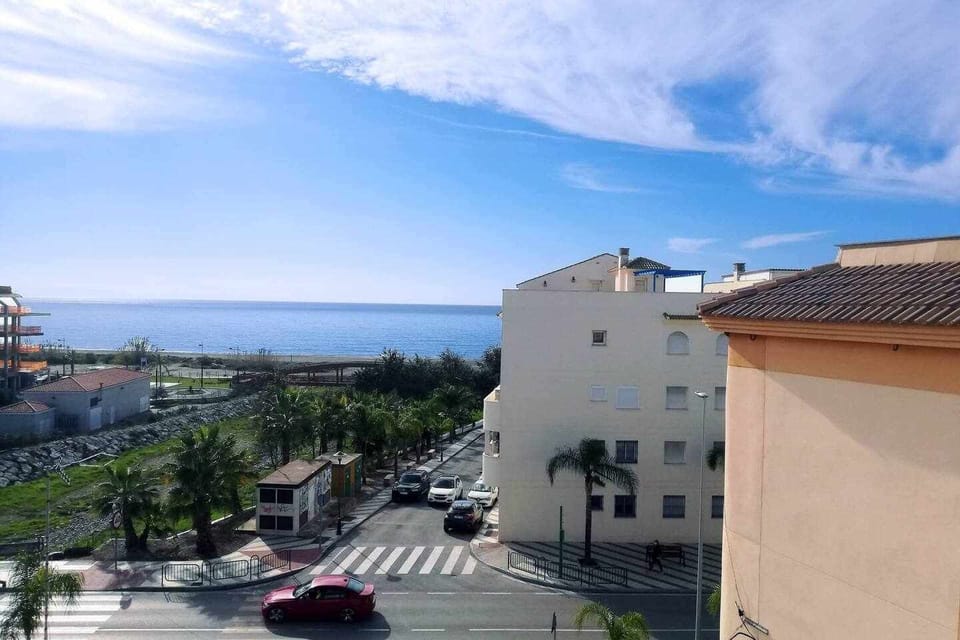 Balcony/Terrace,Beach,Sea view,Street view