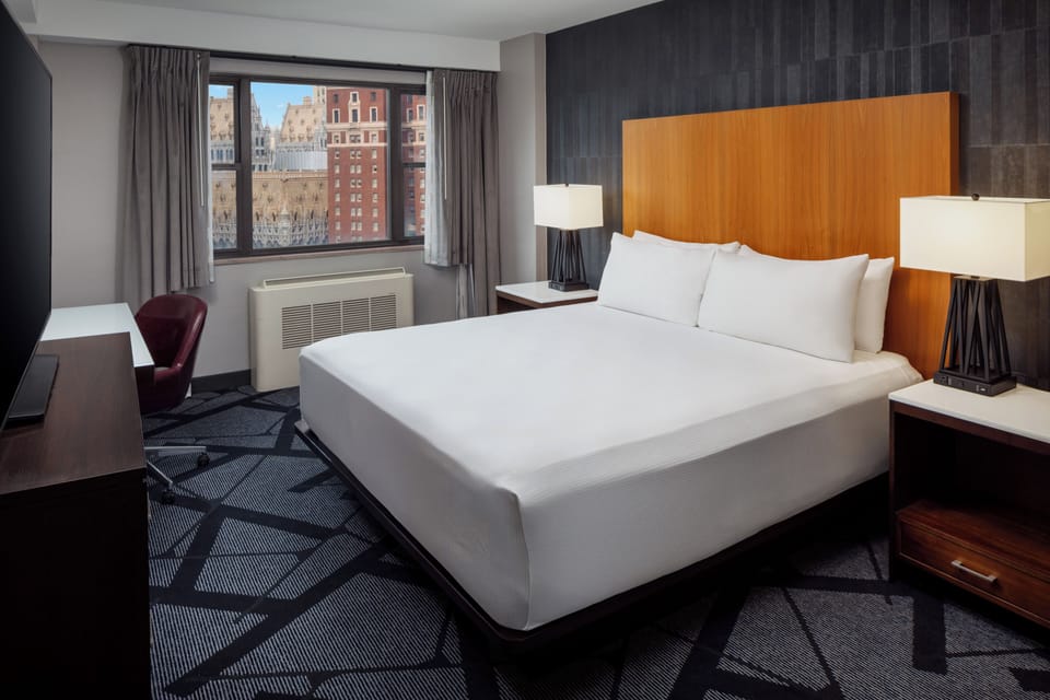 Premium bedding, in-room safe, desk, laptop workspace