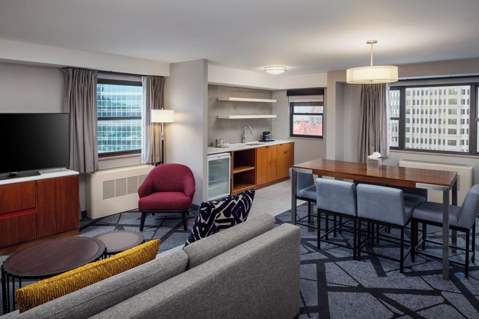 Premium bedding, in-room safe, desk, laptop workspace