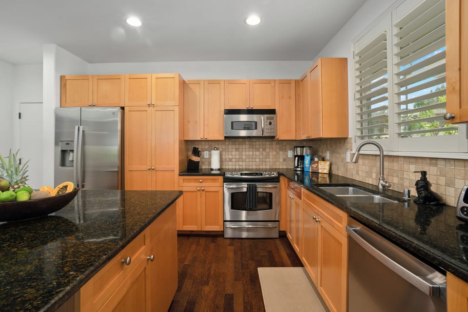 Fully stocked kitchen!