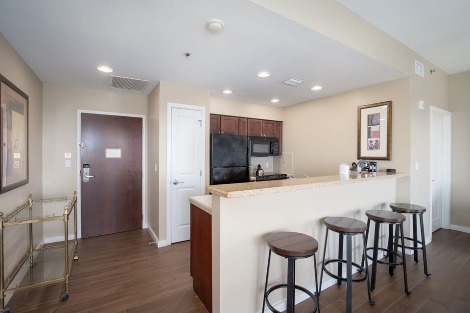 Breakfast Bar seating - seats 4 facing fully equipped kitchen