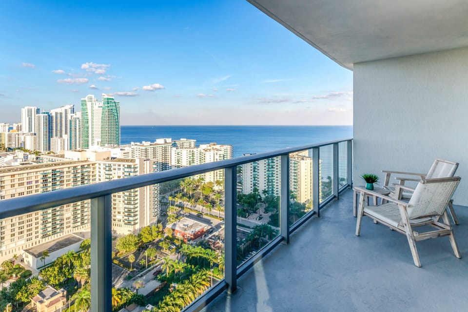 Breathtaking view of the Atlantic Ocean and the Intracostal Canal from the balcony!