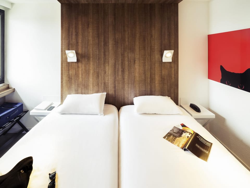Standard Room, 1 Double Bed | Pillowtop beds, in-room safe, desk, soundproofing