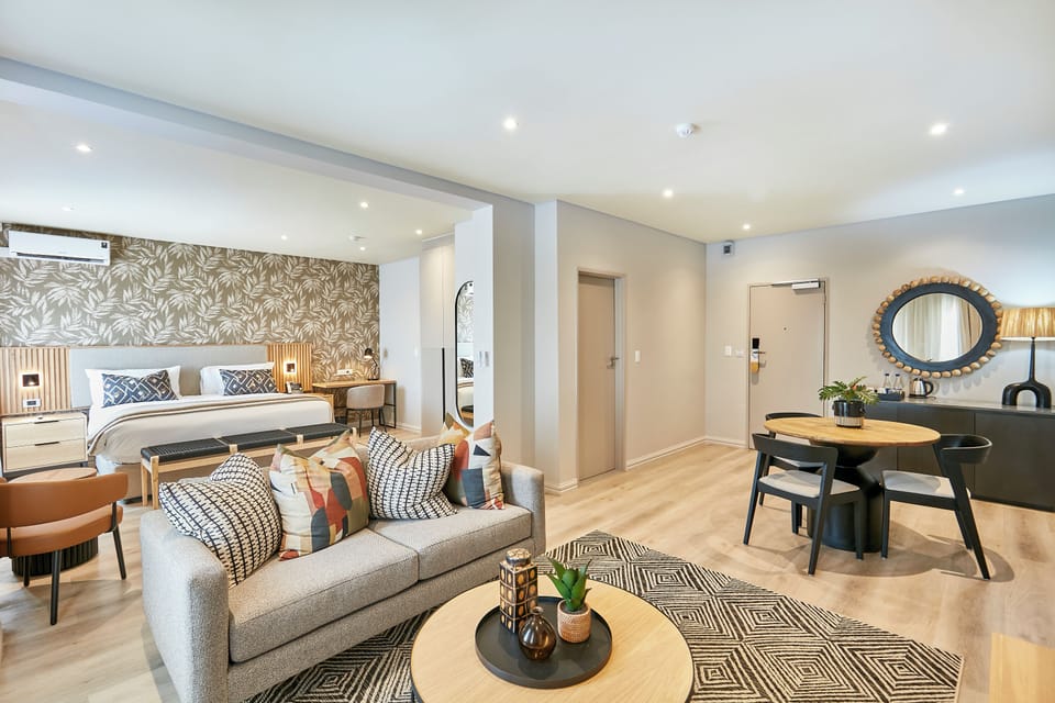 Deluxe Room, 1 King Bed | Living area | TV