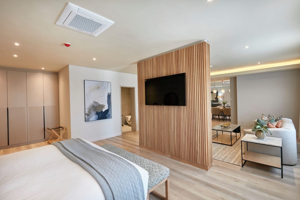 Deluxe Room, 1 Double Bed | Minibar, in-room safe, desk, laptop workspace
