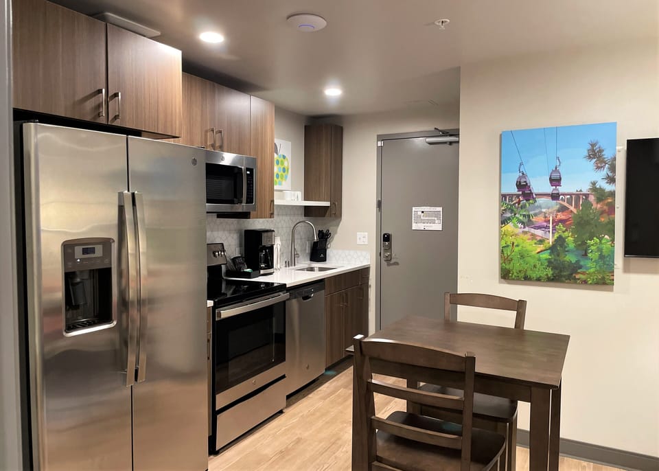 Kitchen | Dining Room