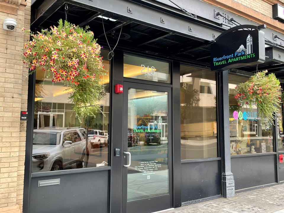 Riverfront Park Travel Apartments Entrance