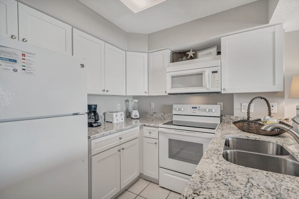 From quick snacks to gourmet dinners, our stylish kitchen with granite countertops and a convenient breakfast bar makes meal prep a breeze. Enjoy the comforts of home while on vacation!