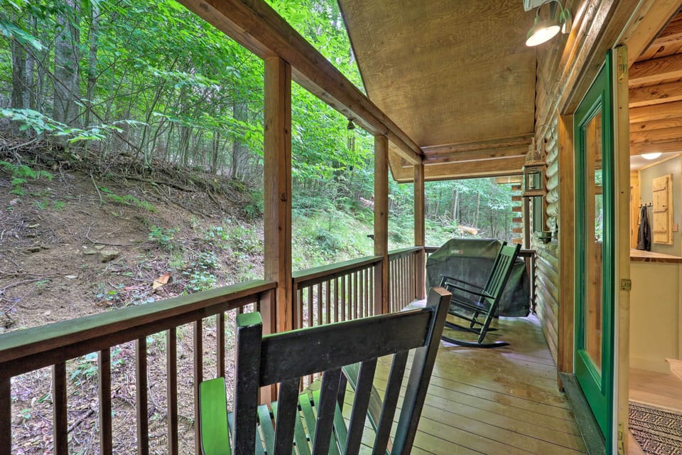 Wraparound Deck | Gas Grill
