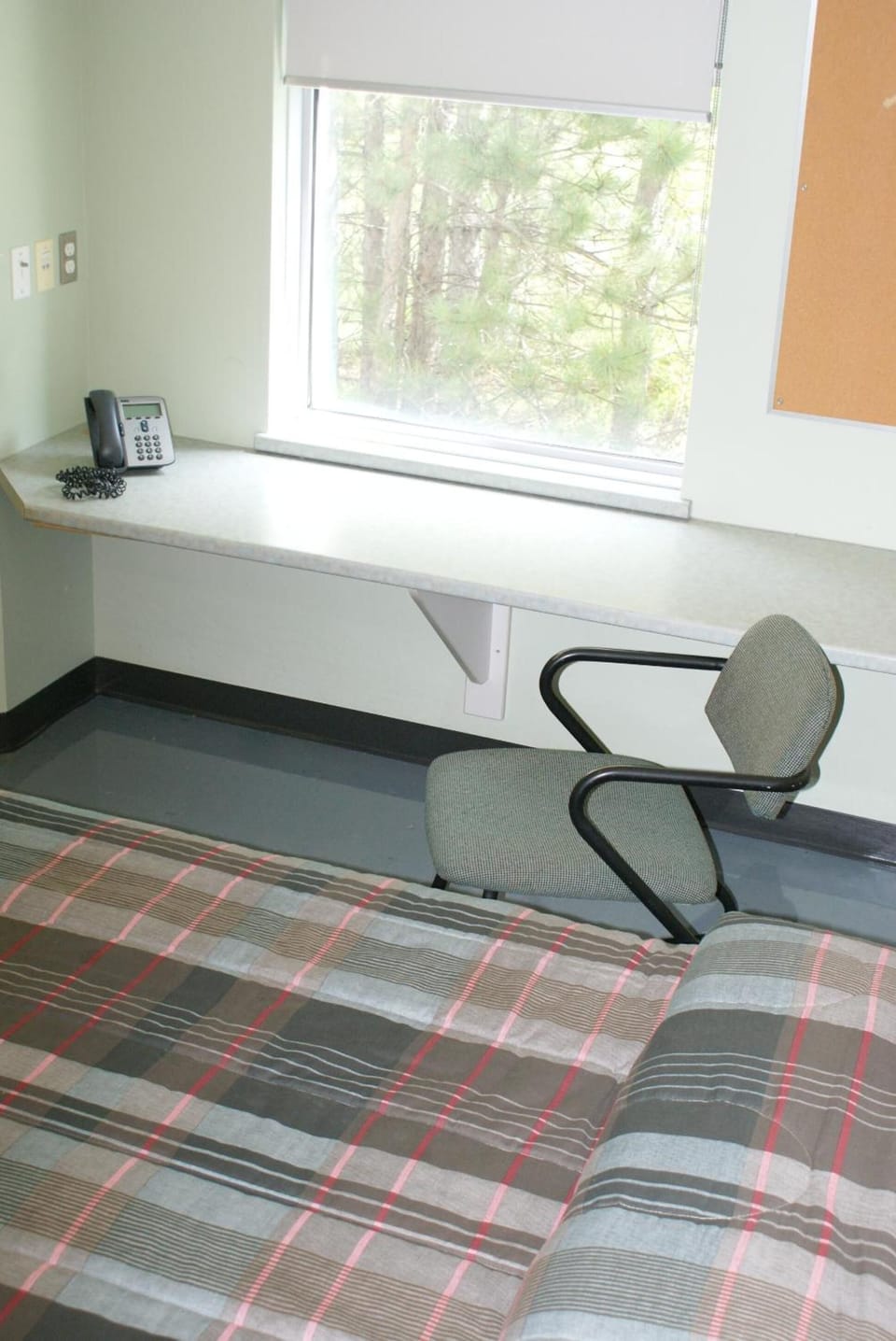 Desk, WiFi (free), bed sheets
