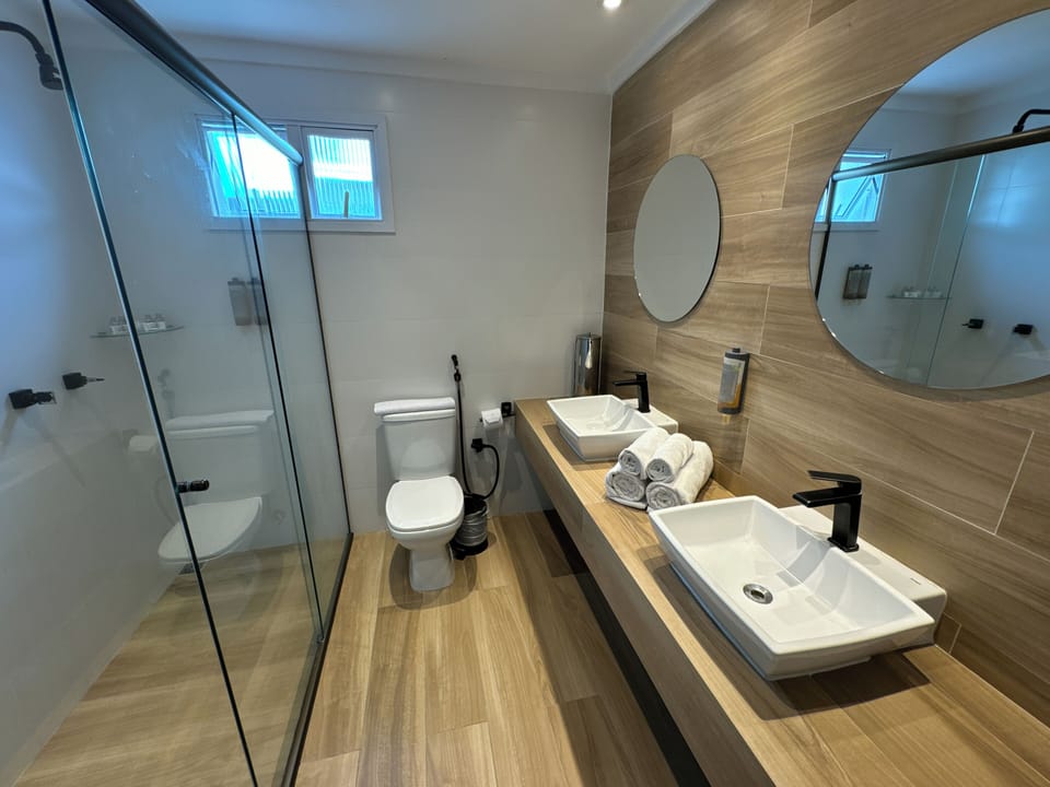 Luxury Room, Hot Tub | Minibar, free WiFi