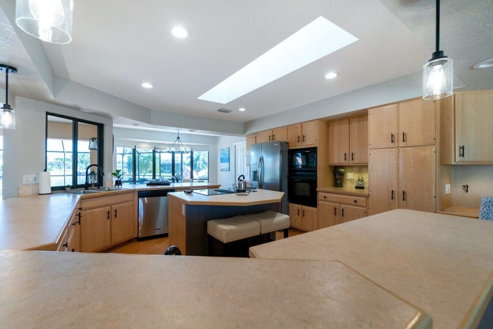 Spacious gourmet kitchen with kitchen island