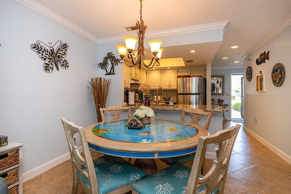 Dining Room Seats 4 Comfortably 