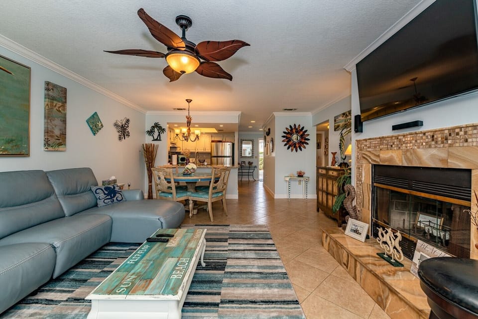 Living Room Features Leather Furniture 