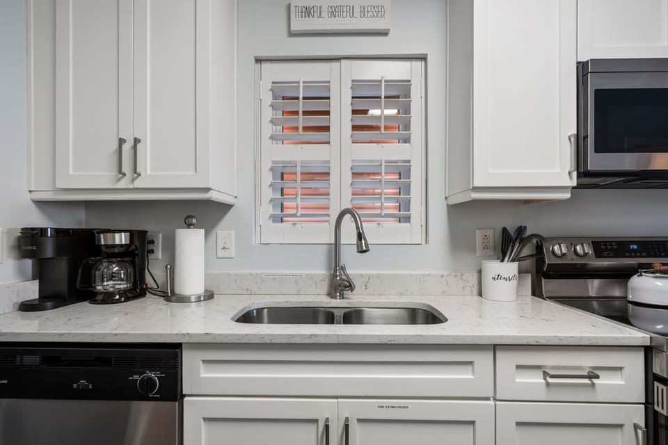 Kitchen | Starfish | Oceanview 101 | 1116 Ocean Blvd, Isle of Palms, SC | IOP Escapes