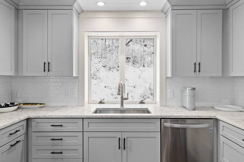Huge sink to make clean up a breeze!