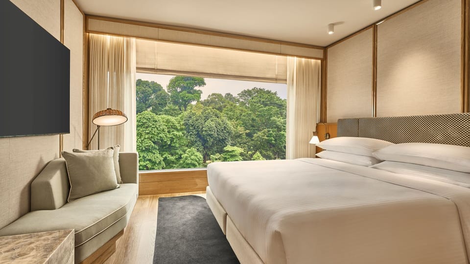 Suite, 1 King Bed | In-room safe, desk, laptop workspace, blackout drapes