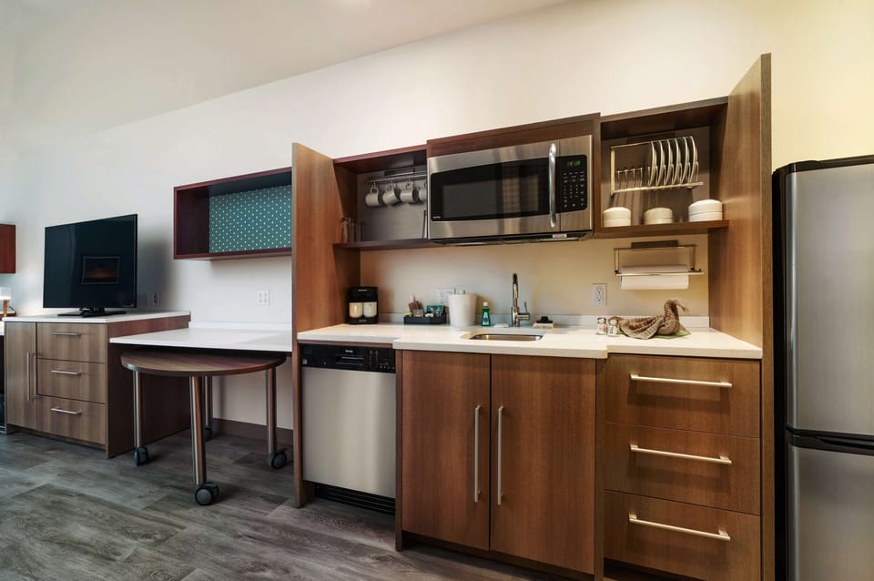 Fridge, microwave, dishwasher, coffee/tea maker