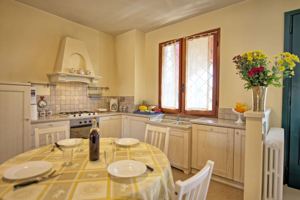 Dining Room, Kitchen