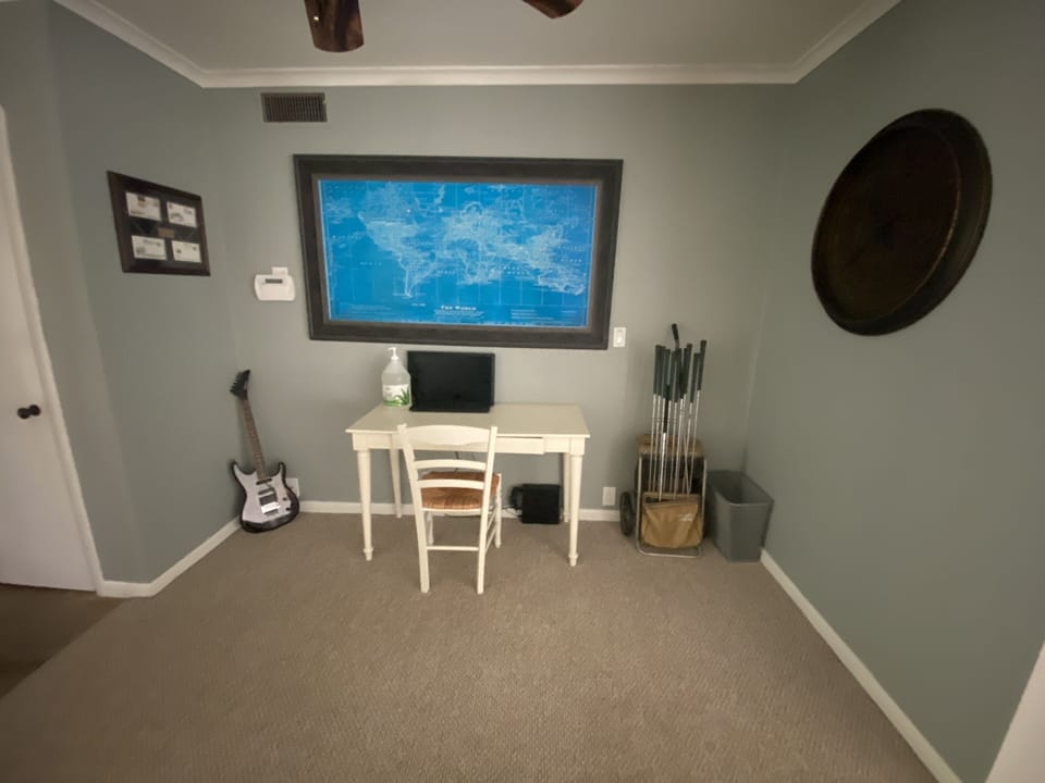 Desk area with WIFI at 2 Meg so its fast...  Located in the large living room 
