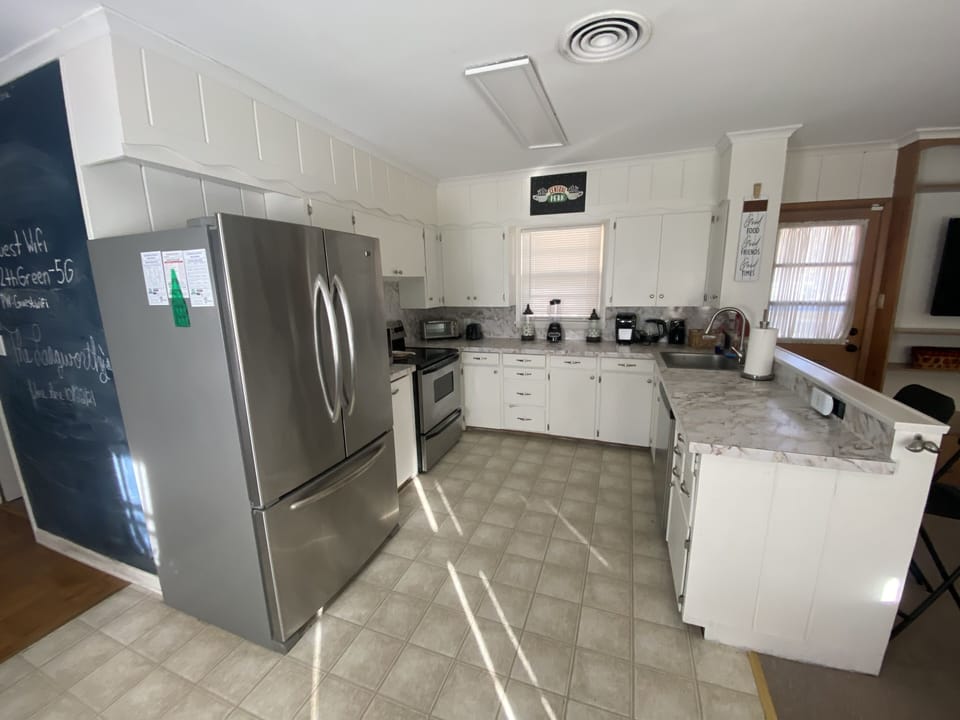 Full Kitchen 