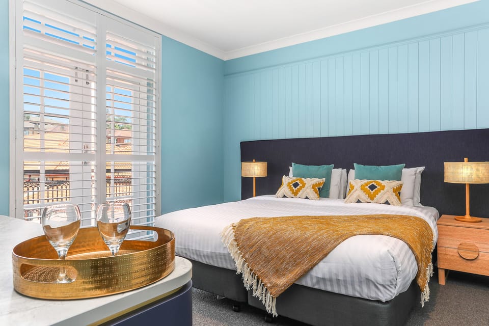 Bay Deluxe, 1 King Bed | In-room safe, iron/ironing board, free WiFi, bed sheets