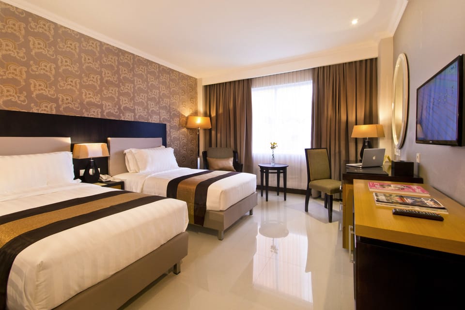 Deluxe Room | Living area | LED TV